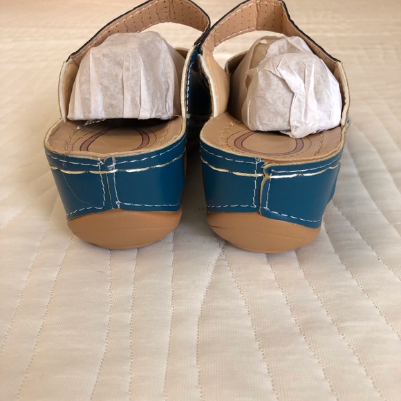 NWOT Multi Color Wedge Sandal - Picture 12 of 16